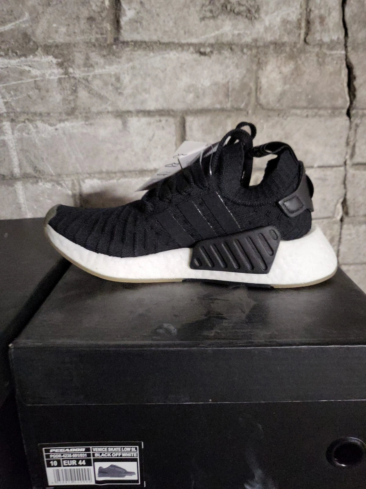 adidas NMD_R2 PK BY9696 Herren Sneaker Schwarz/Weiß